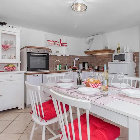 Vikendica Gorgeous In With Kitchen Tribalj (Primorsko-Goranska)