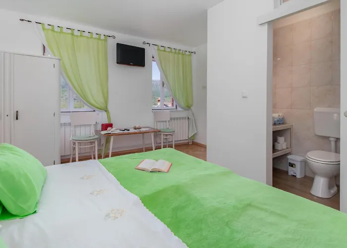 Vikendica Gorgeous In With Kitchen