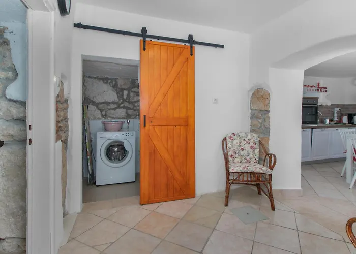 Vikendica Gorgeous In With Kitchen